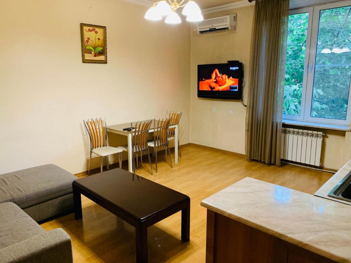 City Center Apartment On Sayat Nova Street Erivan Dış mekan fotoğraf